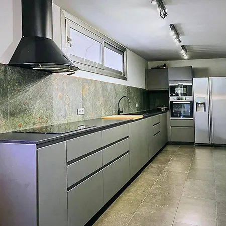 Stylish Villa In Quint Mar With Stunning Sea Views *